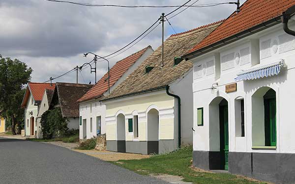 Kellergasse Niederschleinz im Schmidatal