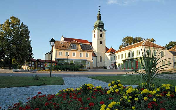 Hauptplatz Sitzendorf Hauptplatz in Sitzendorf im Weinviertel