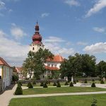 Ravelsbach Rundwanderweg bei der Kirche mit Barockgarten