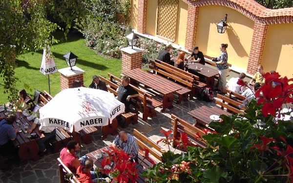 Gemütlicher Gastgarten - Gasthaus Stefanshof - Ziersdorf