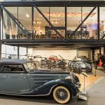 Die neue Vinothek am Heldenberg mit Blick auf das Oldtimer Museum